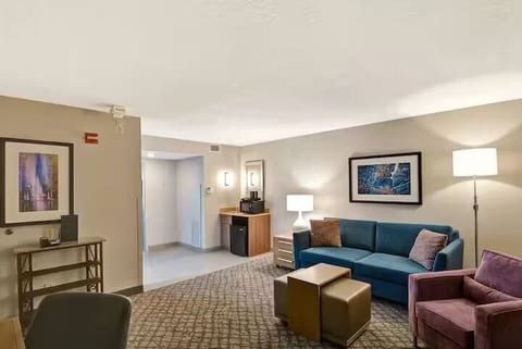 Embassy by Hilton, Orlando King Suite image 3