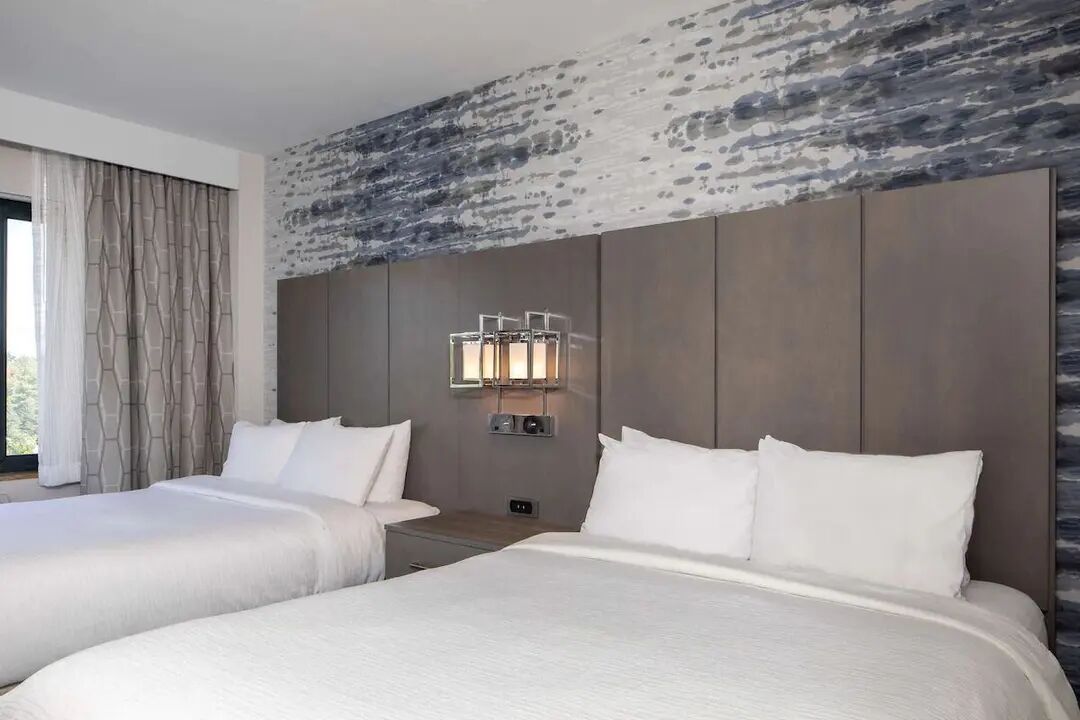 PWM Airport 2 Queens Room | Breakfast, Pool & Gym image 1