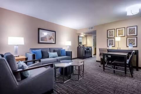 Embassy Suites by Hilton LAX North 2 Queen Suite image 3