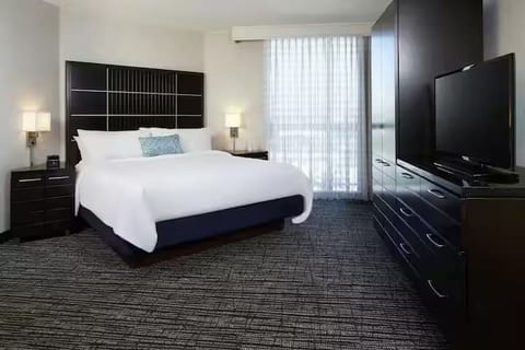 Embassy Suites by Hilton LAX North King Suite image 1