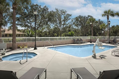 Sunny Bradenton King Studio: Breakfast, Pool & Gym image 3