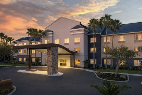 Sunny Bradenton King Studio: Breakfast, Pool & Gym image 2
