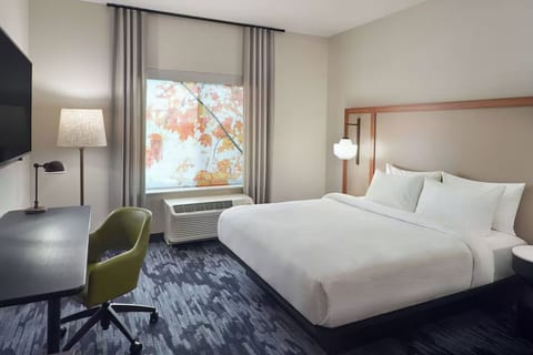 Downtown Athens King Room | Breakfast, Pool & Gym image 1