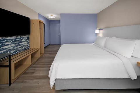 North Hills Lagoon King Room | Breakfast and Gym