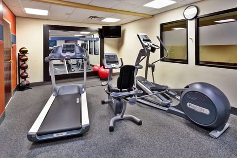 Airport CVG King Room | Breakfast, Pool & Gym image 4