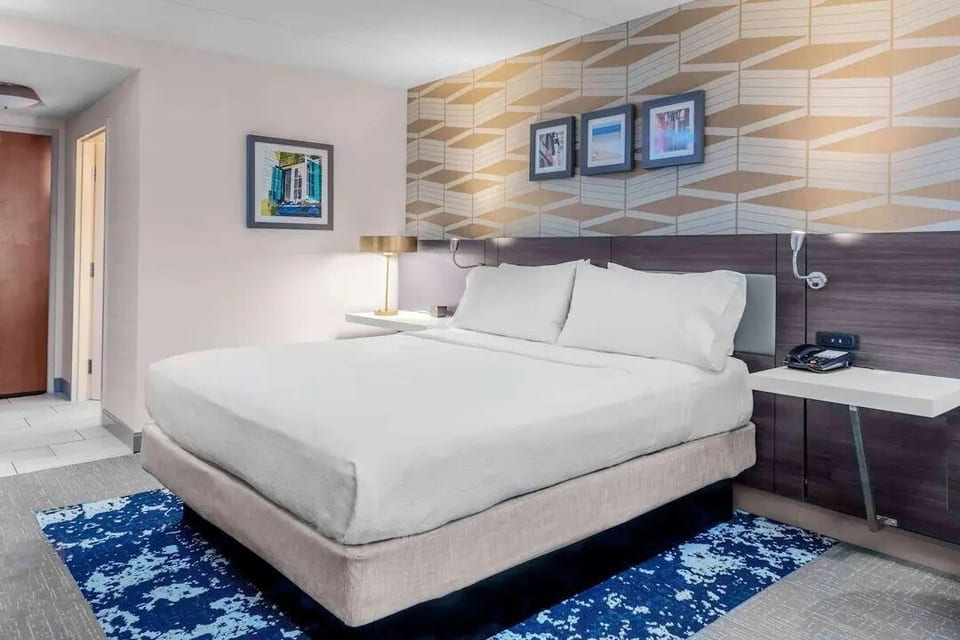 LL Bean King Room with Pool & Gym image 1