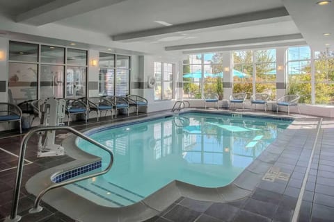 LL Bean King Room with Pool & Gym image 4