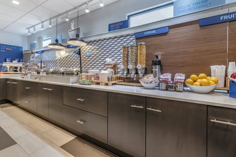 Hersheypark King Room | Breakfast and Gym image 5