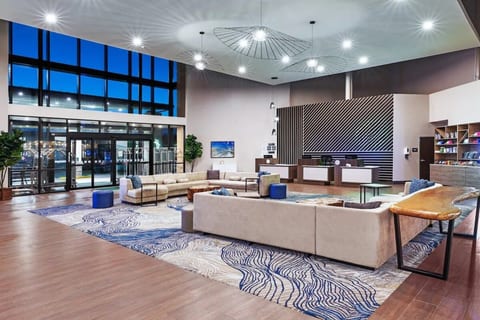 Island Oasis King Suite-Pool, Gym & Beach image 4