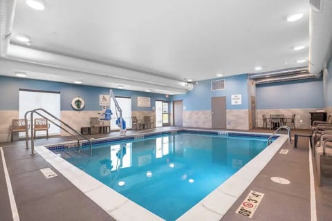 Marion Airport 2 Queen Std | Breakfast, Gym & Pool