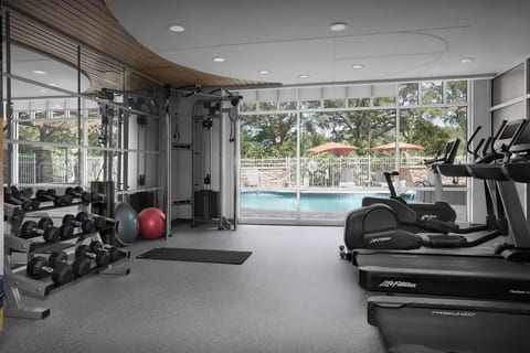 Tapestry Park King Suite | Resort Pool & Gym image 4