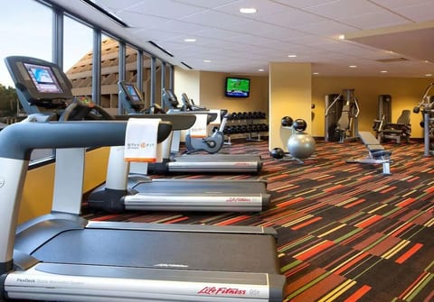 Palm Springs King Room with Pool & Gym image 3