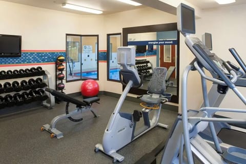 SBN Intl Airport King Studio with Breakfast & Gym image 2