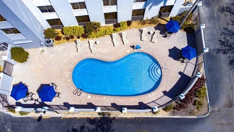 La Quinta Sarasota 2 Double | Breakfast, Gym&Pool image 5