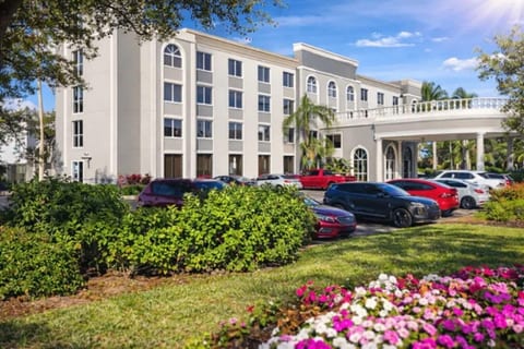 La Quinta Sarasota 2 Double | Breakfast, Gym&Pool image 4