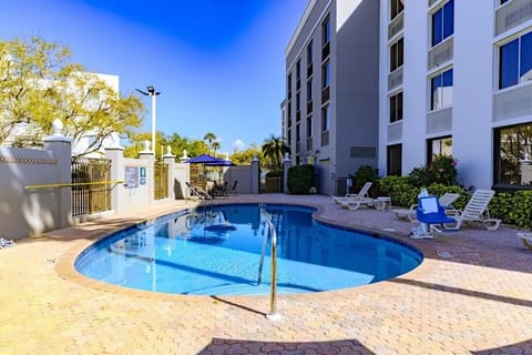 La Quinta Sarasota 2 Double | Breakfast, Gym&Pool image 1