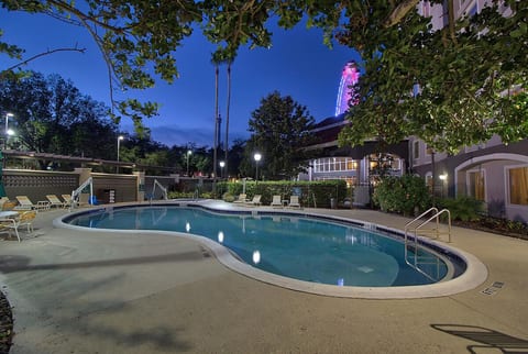 WonderWorks 1 King Studio w/breakfast, gym, pool image 5