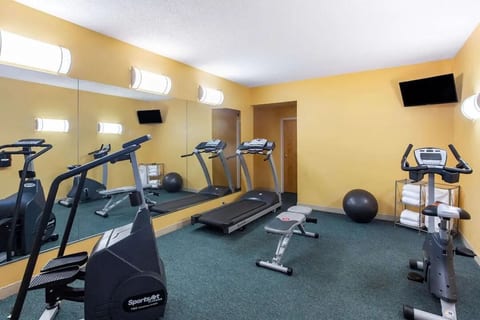 La Quinta Sarasota King Std | Breakfast, Gym&Pool image 3