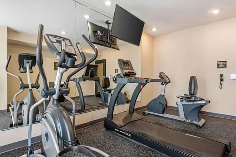 Pueblo King Studio with Breakfast & Gym image 3