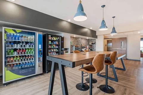 Pueblo King Studio with Breakfast & Gym image 5