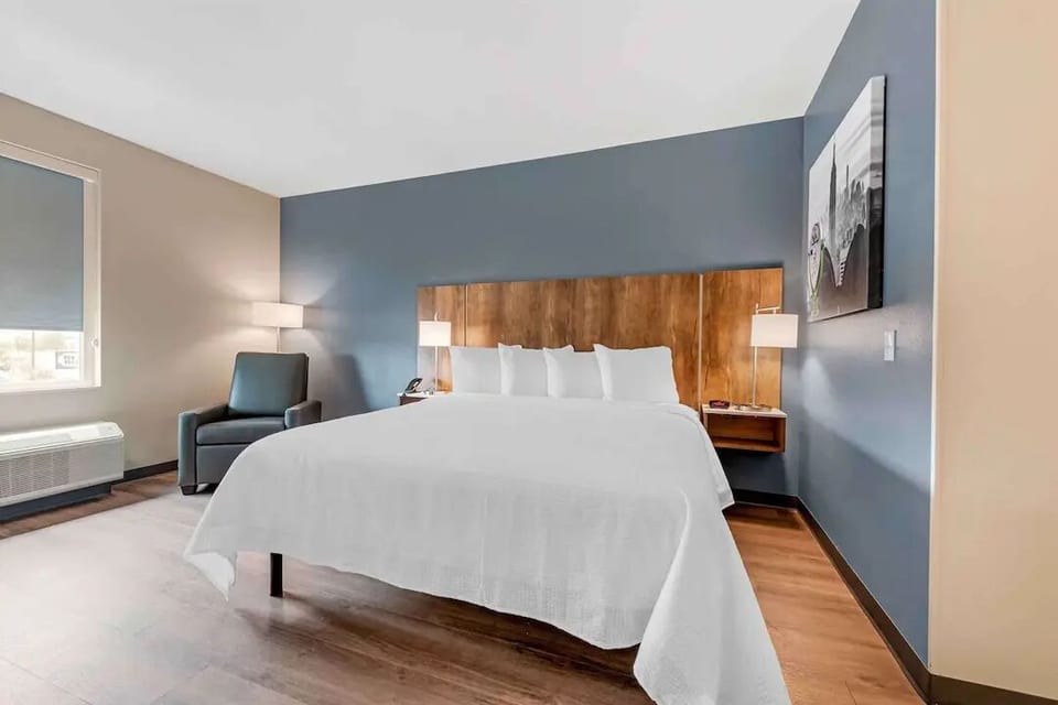 Pueblo King Studio with Breakfast & Gym image 1