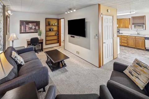 Private Harbor Home at Hotel Seward image 4