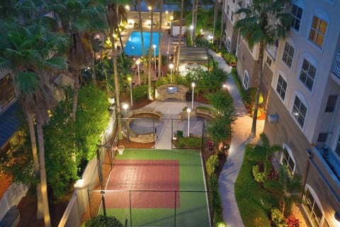 Urban Oasis: 2BR Suite with Gym, Pool & Breakfast image 2