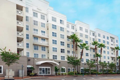 Urban Oasis: 2BR Suite with Gym, Pool & Breakfast image 3