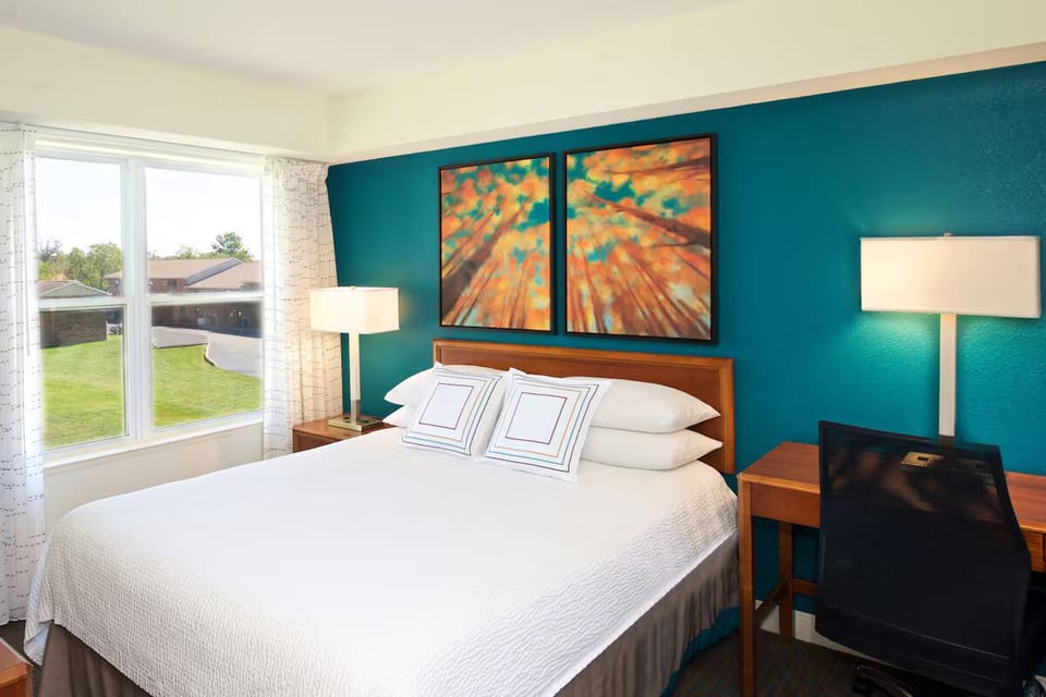 Evansville East Queen Suite with Breakfast, Pool, and Gym image 1