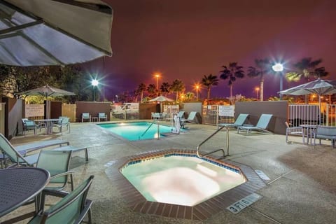 San Bernardo King Suite with Breakfast, Pool & Gym image 1