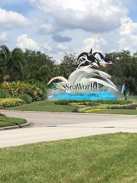 SeaWorld Orlando 21 Miles (30-45 Mins) from Hilltop Oasis