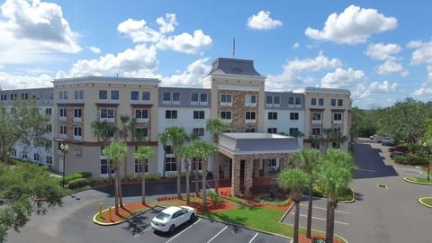 Disney 2BR Suite | Free Shuttle, Pool & Breakfast
