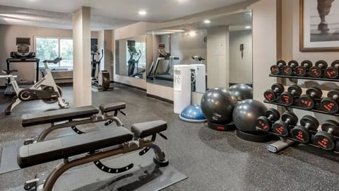 Disney 2BR Suite | Free Shuttle, Pool & Breakfast