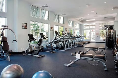 Disney W Entry King Suite | Breakfast, Pool & Gym image 3