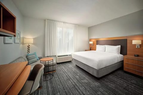 Disney W Entry King Suite | Breakfast, Pool & Gym image 2
