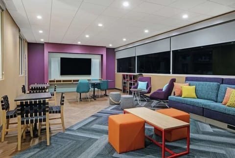 Austin Intl Airport King Studio | Breakfast & Gym image 5