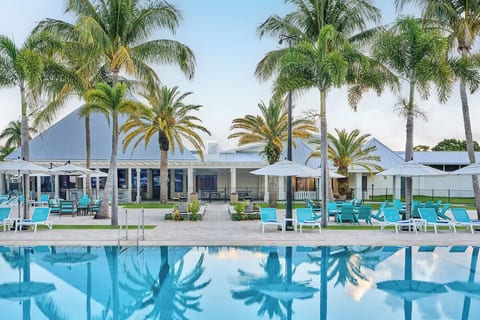 Sandpiper Bay King Room | Breakfast, Pool & Gym image 1