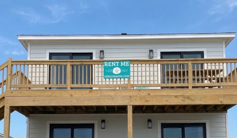 Beautiful new siding and windows! The Sea Urchin Inn located in Nags Head. As close as you can get! Panoramic ocean views! New decks for 2024! New windows and siding in 2023!