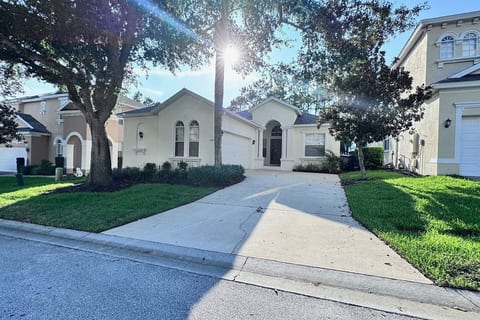 4 Bed nr. Parks with private spa/pool & pool table