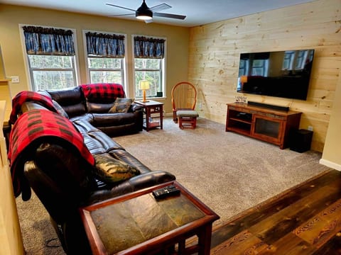 Spacious Living Room w/Smart TV
