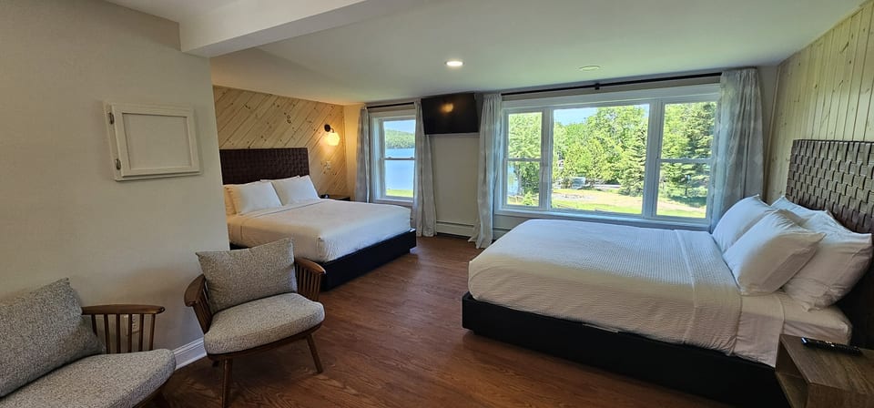 Spacious Double Queen Roomβperfect for families or friends traveling together.