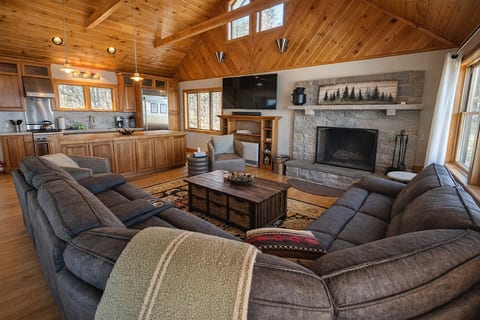 Cozy lodge with fireplace