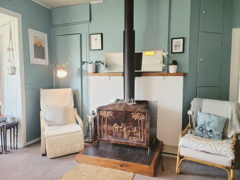 Crooked Mile - historic Kiwi cottage- Hokitika
