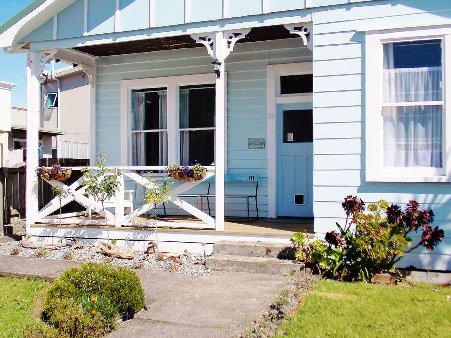 Sit on the porch with a coffee and look at the historic buildings near by.
"This cottage is a gem! It's a stone's throw from the beach and from the town center. The rooms are bright and sunny." Andreas