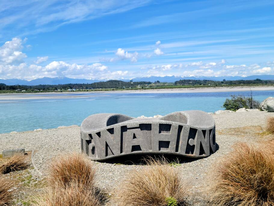 Hokitika River, a 4 minute walk from the cottage. 
