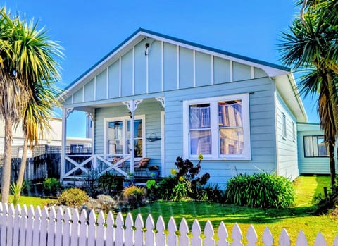Crooked Mile Cottage  - live like a local in the heart of Hokitika. 