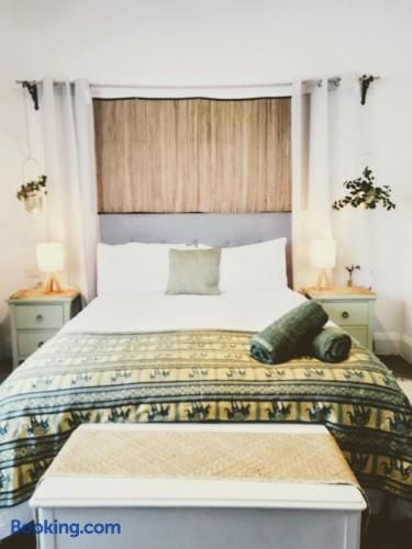 Crooked Mile - historic Kiwi cottage- Hokitika
