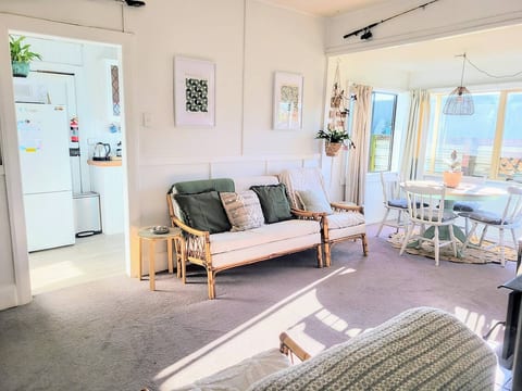 Crooked Mile - historic Kiwi cottage- Hokitika