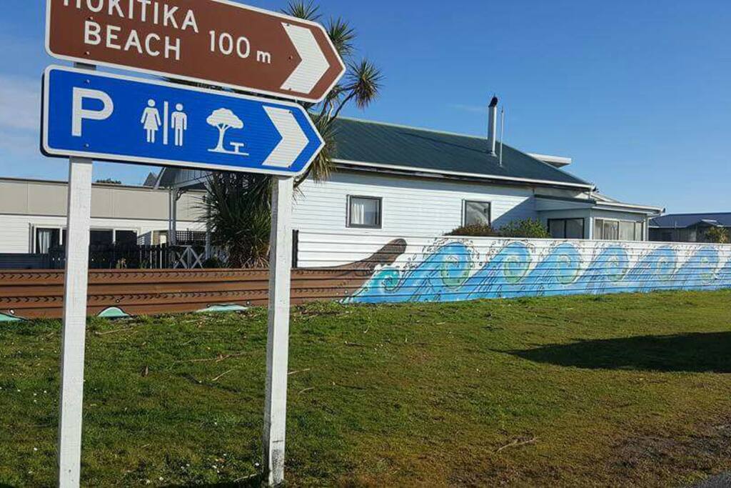 Look for the artwork on the fence.
"This cottage was perfect for our visit. It is an old charming place with funky decorations that go perfectly with the town of Hokitika. The location was absolutely the best!"