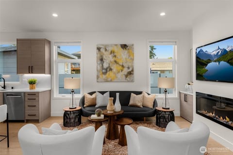 Chic Kirkland Retreat by Totem Lake Village